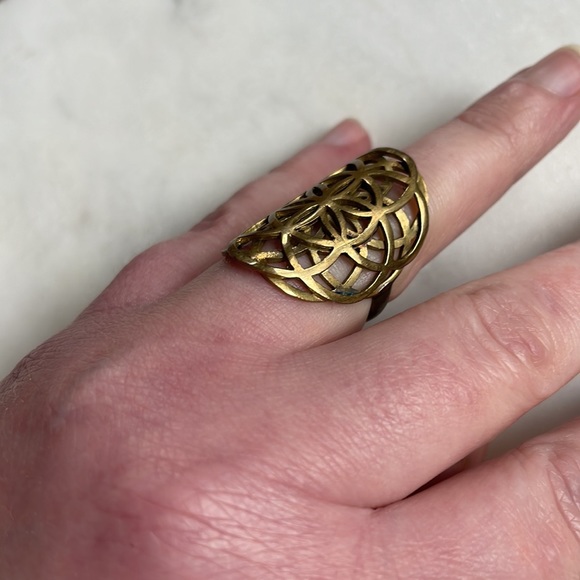 Vintage | Brass Sacred Geometry Ring | 7/8 - Picture 10 of 13
